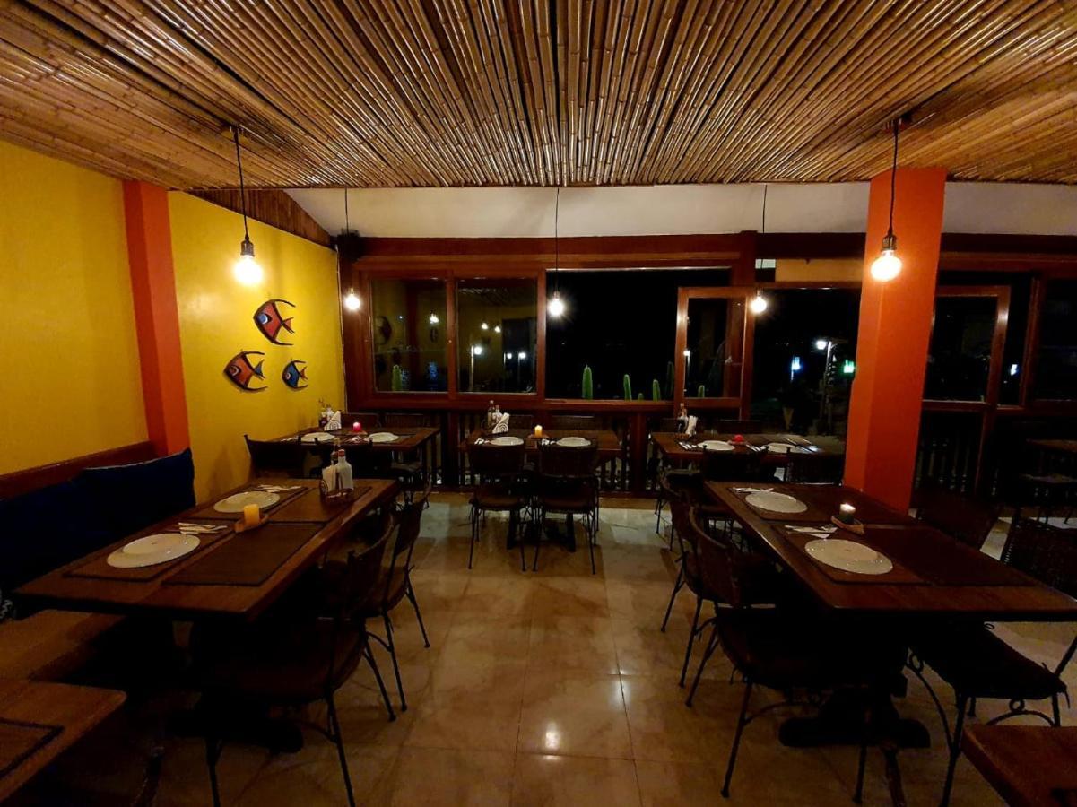 Pousada E Restaurante O Pescador Vila do Abraao Ngoại thất bức ảnh